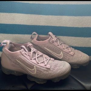 Hey! I am selling these purple vapor max Nike shoes
